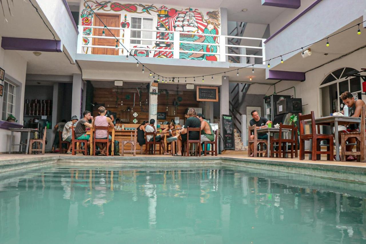 Les Trois Singes - Friendly Hostel Isla Mujeres Luaran gambar