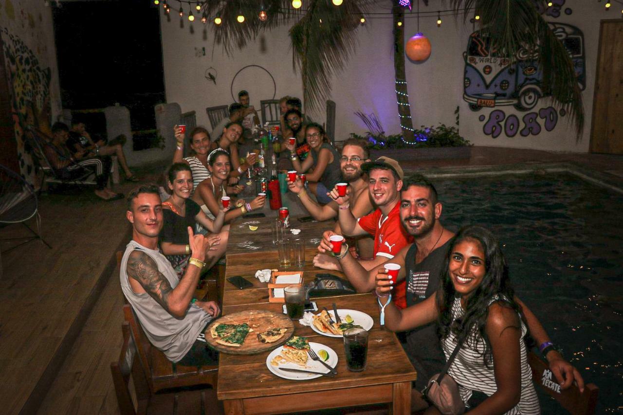 Les Trois Singes - Friendly Hostel Isla Mujeres Luaran gambar